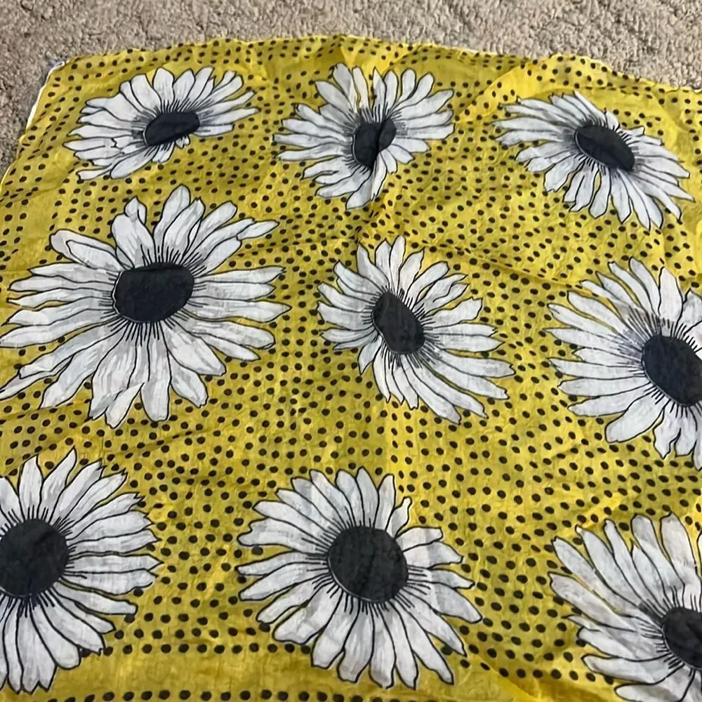 Yellow Daisy Print Square Scarf – 16